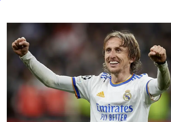 ريال مدريد يمدّد عقد مودريتش